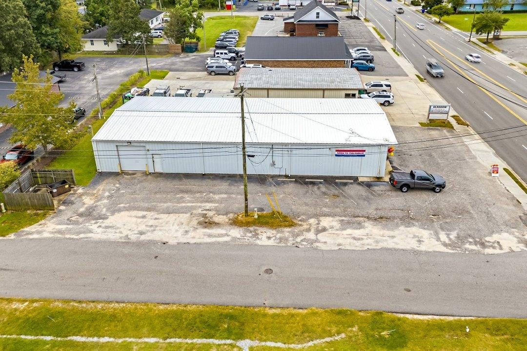 2010 Main St. Property Photo 4