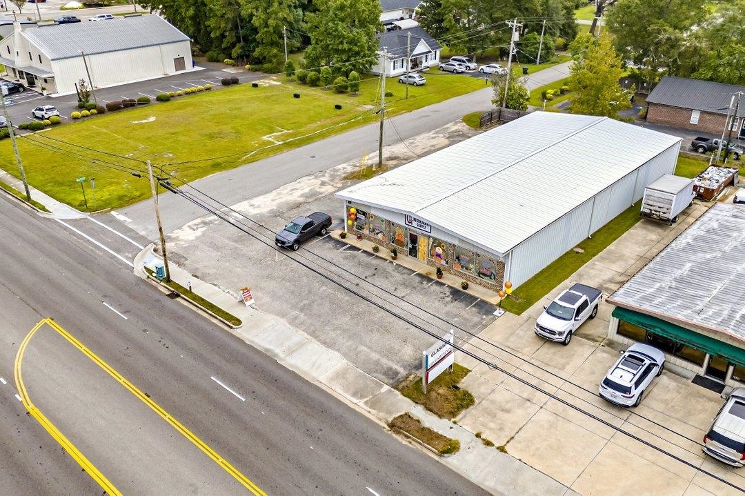 2010 Main St. Property Photo 8