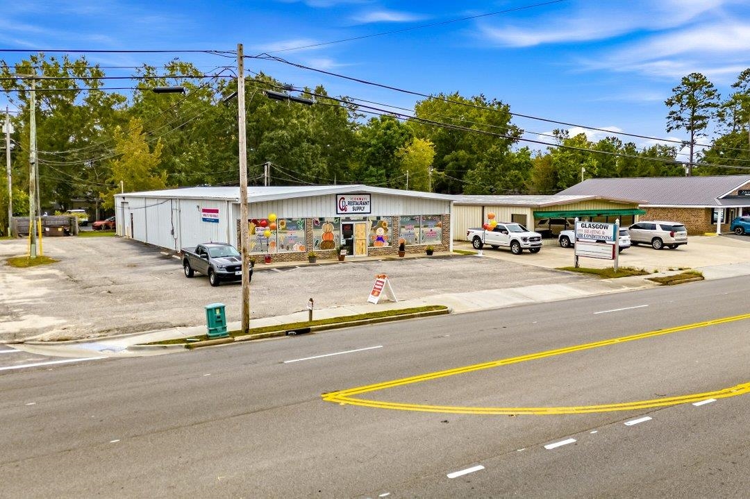 2010 Main St. Property Photo 15