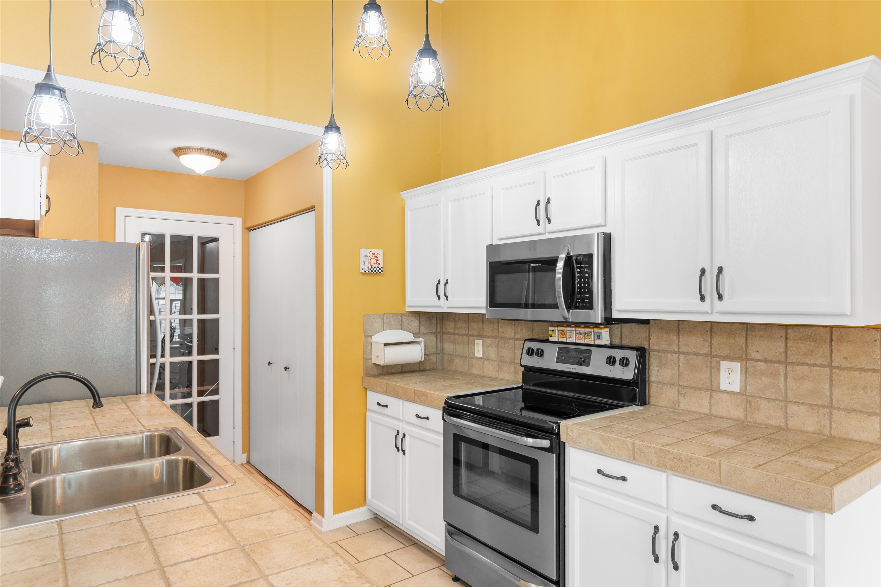 636 Pepperbush Dr. Property Photo 6