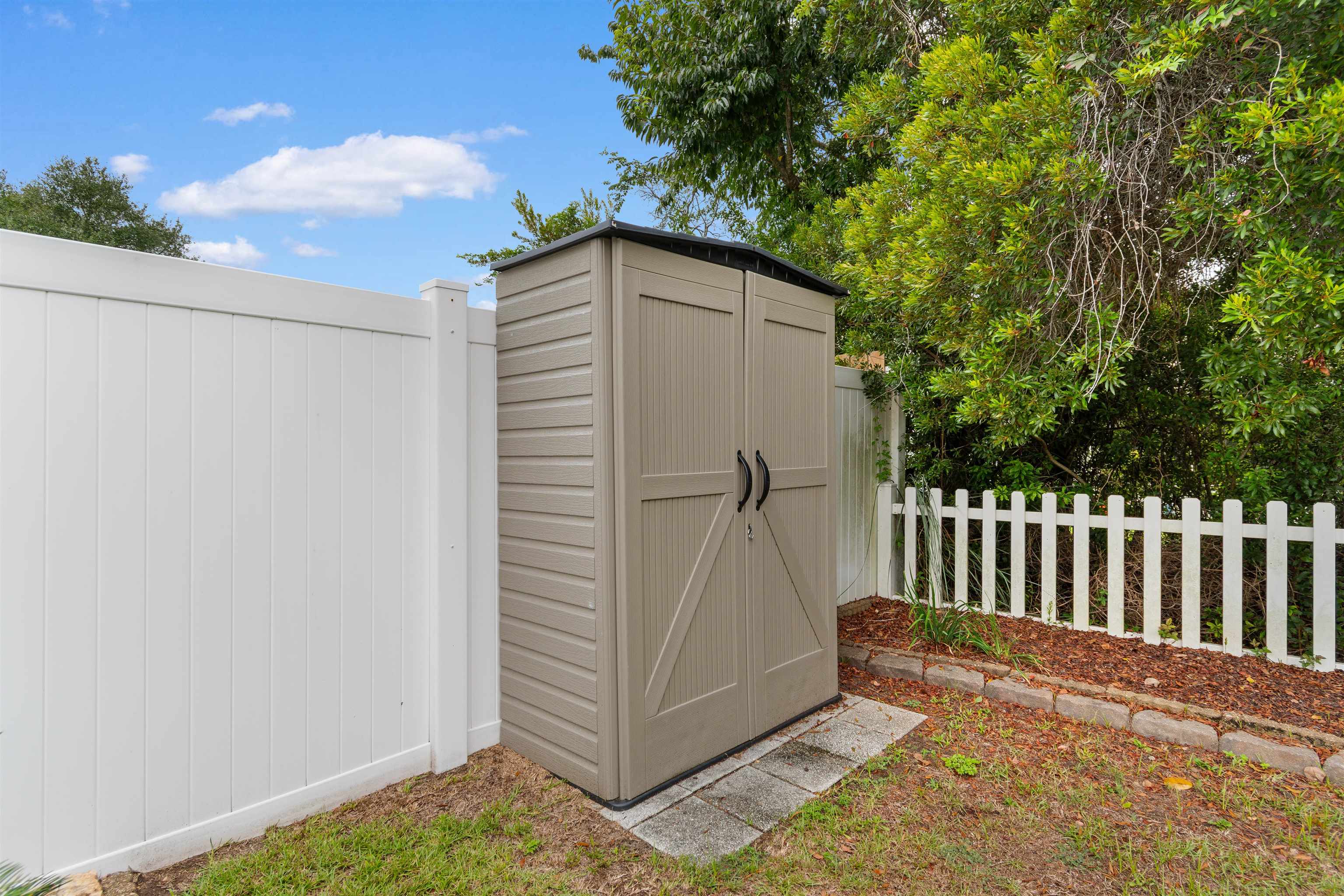 636 Pepperbush Dr. Property Photo 28