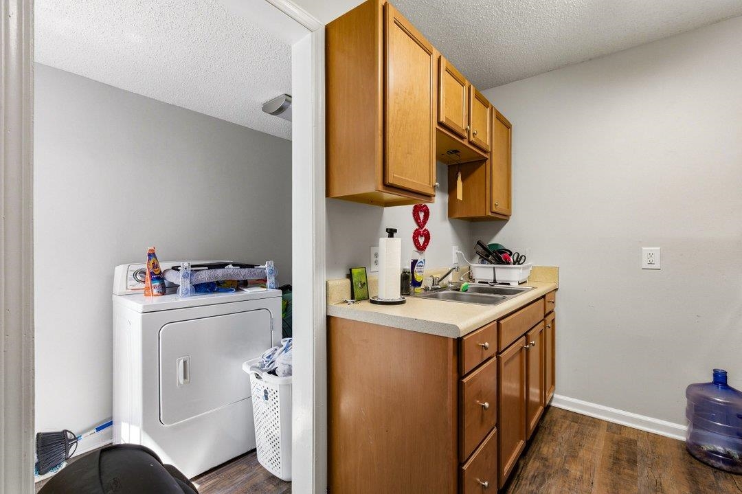 1300 Main St. Property Photo 31