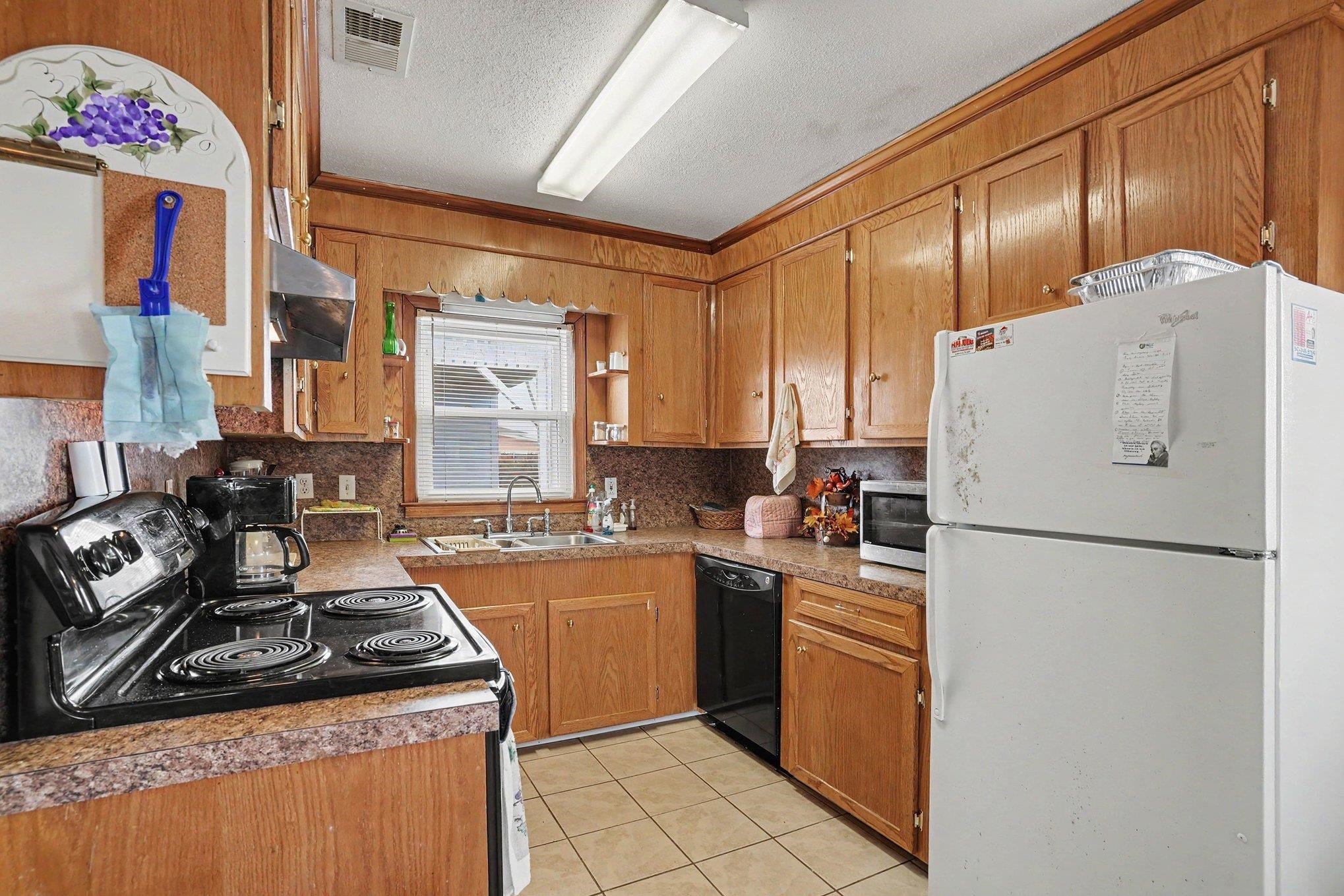 419 1st St. Property Photo 6