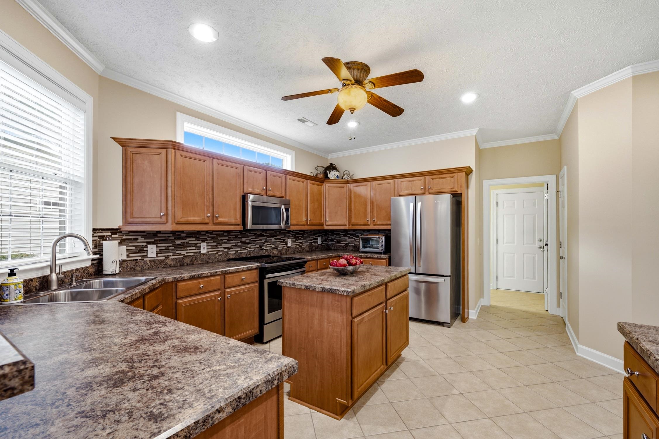 147 Wicklow Dr. Property Photo 14