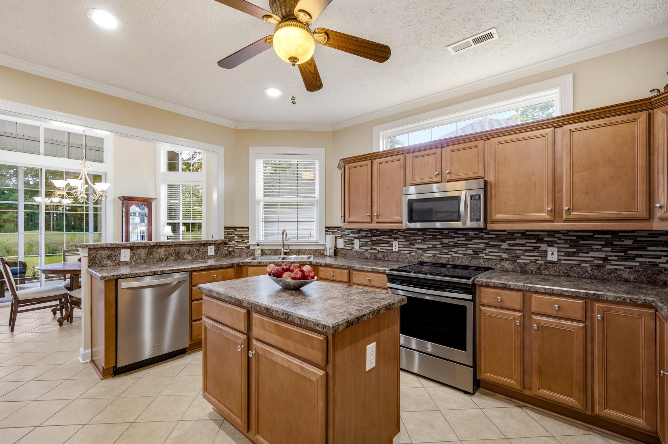147 Wicklow Dr. Property Photo 15