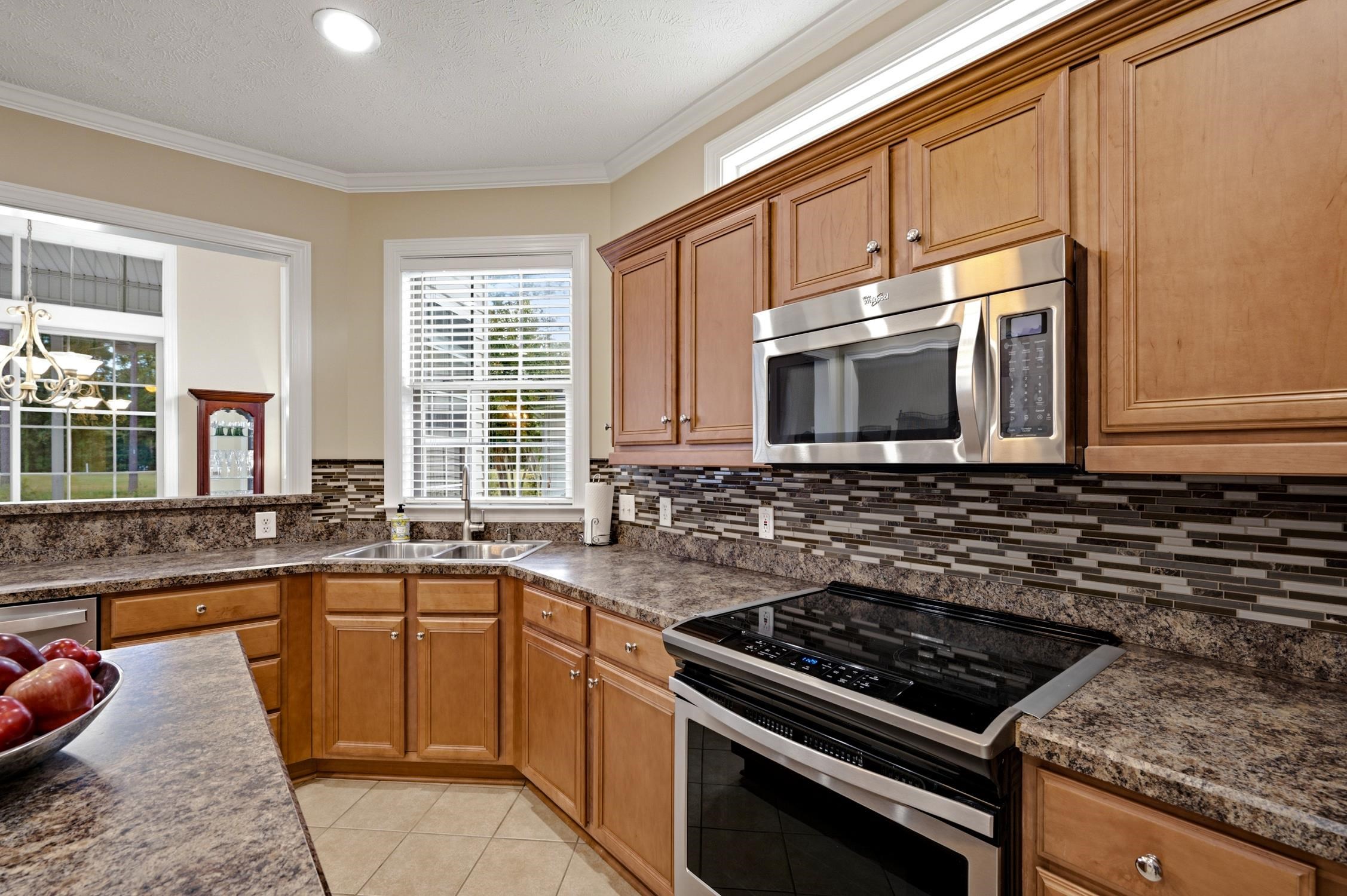 147 Wicklow Dr. Property Photo 16