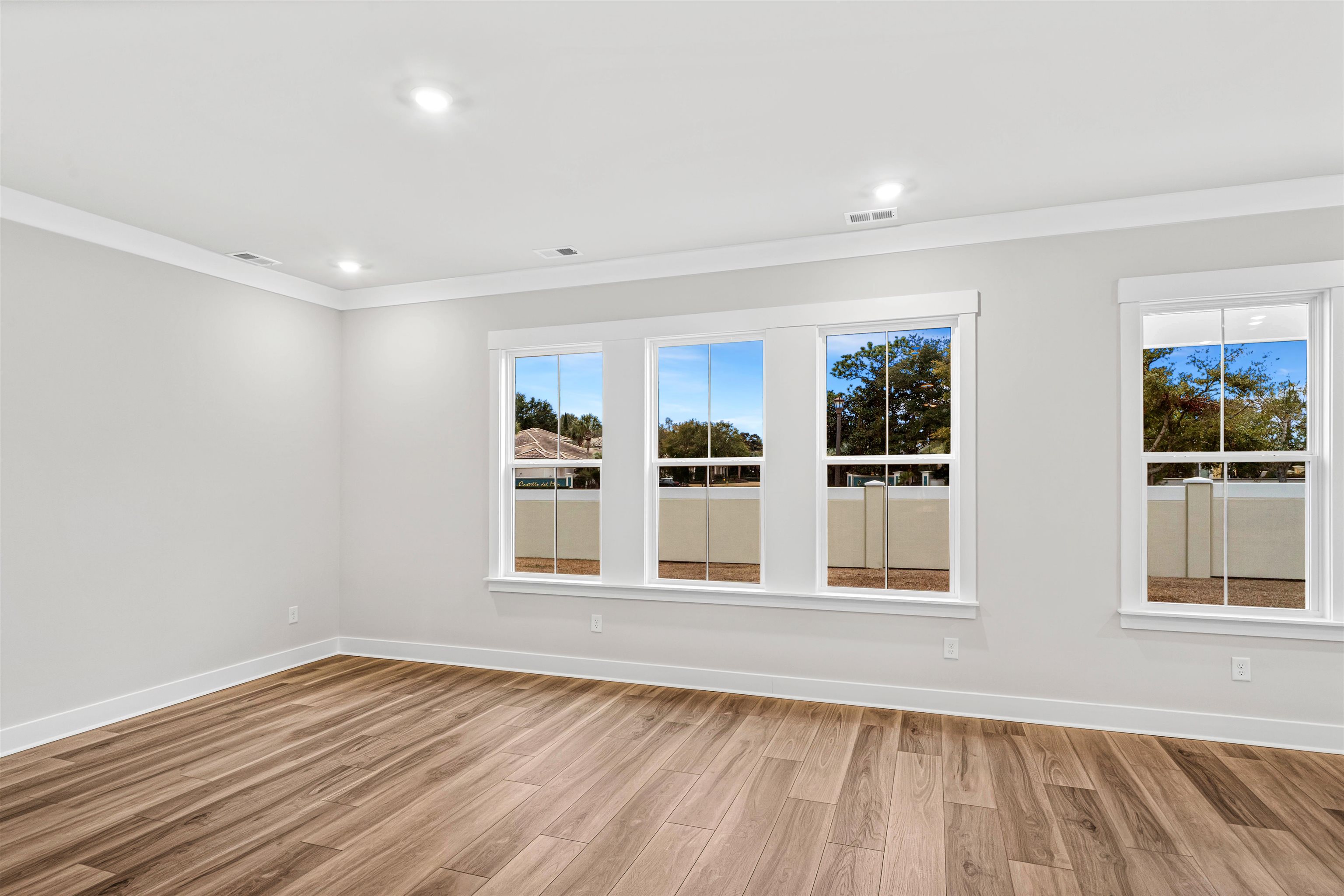 318 Colonnade Ave Property Photo 6