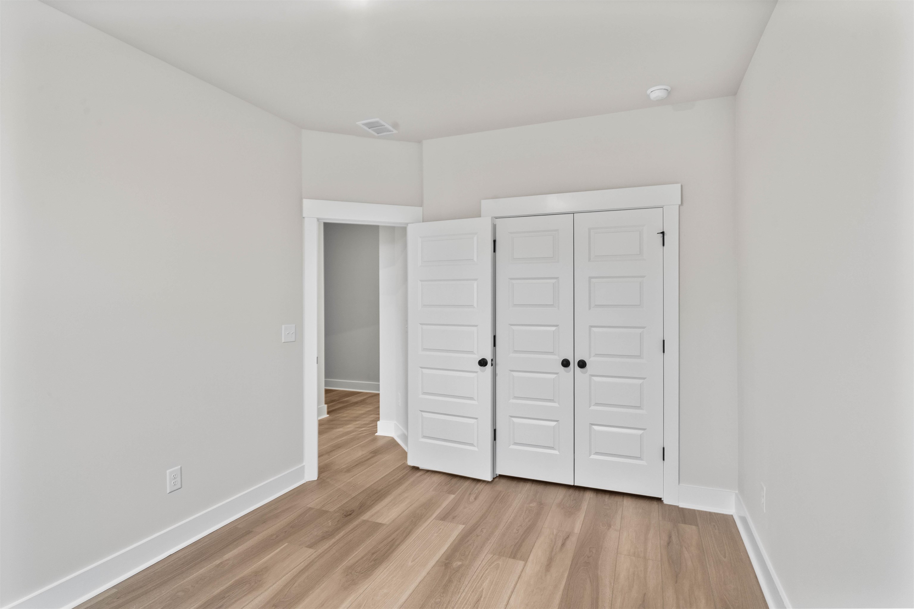 318 Colonnade Ave Property Photo 9