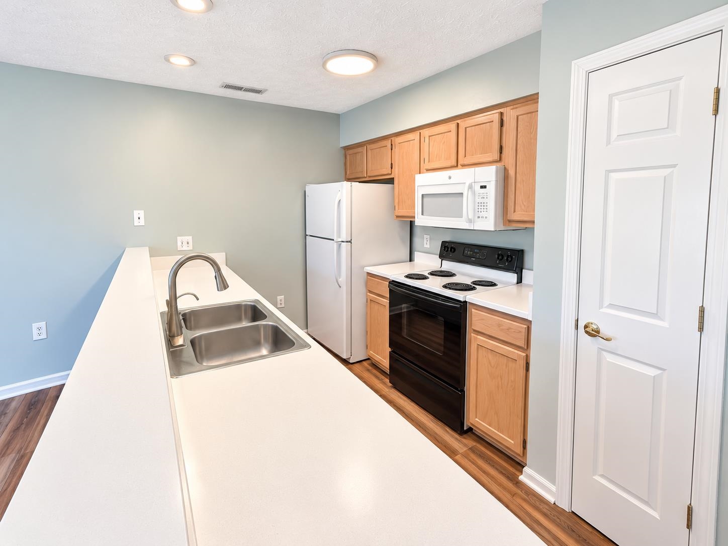 597 Blue River Ct. Property Photo 8