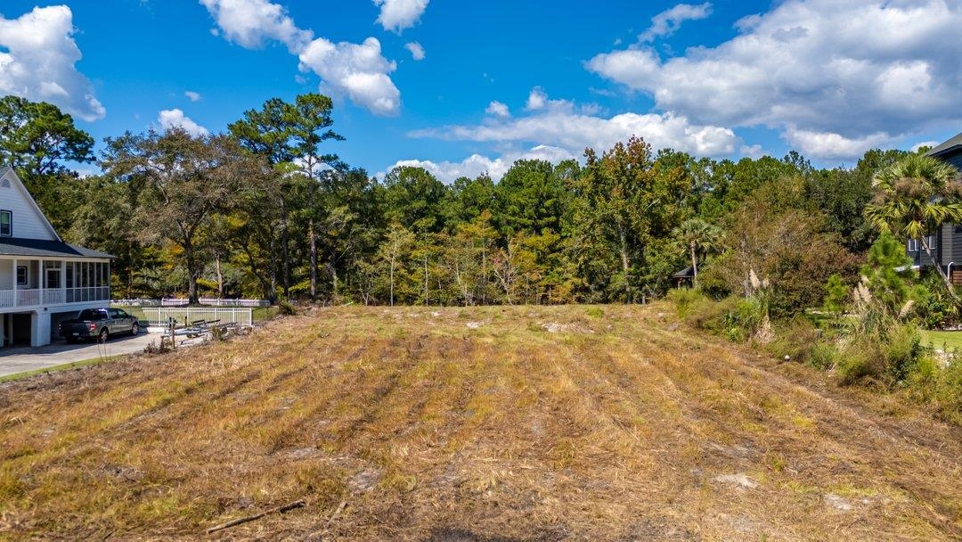 1760 Gray Oaks Dr. Property Photo 2