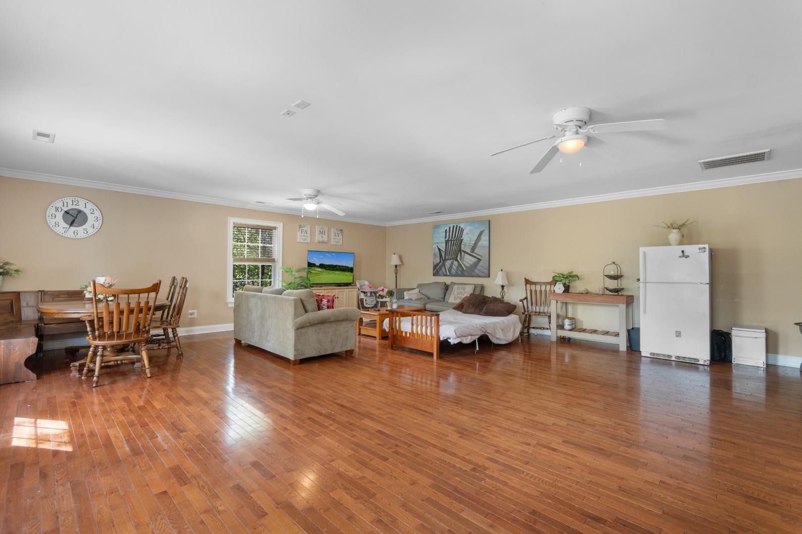 146 University Dr. Property Photo 10