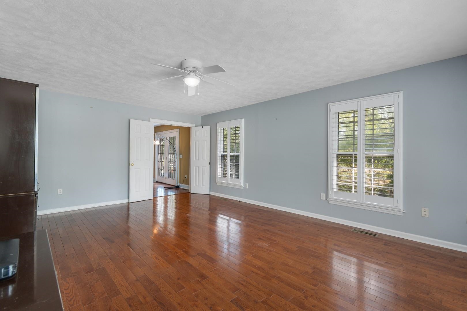 146 University Dr. Property Photo 18