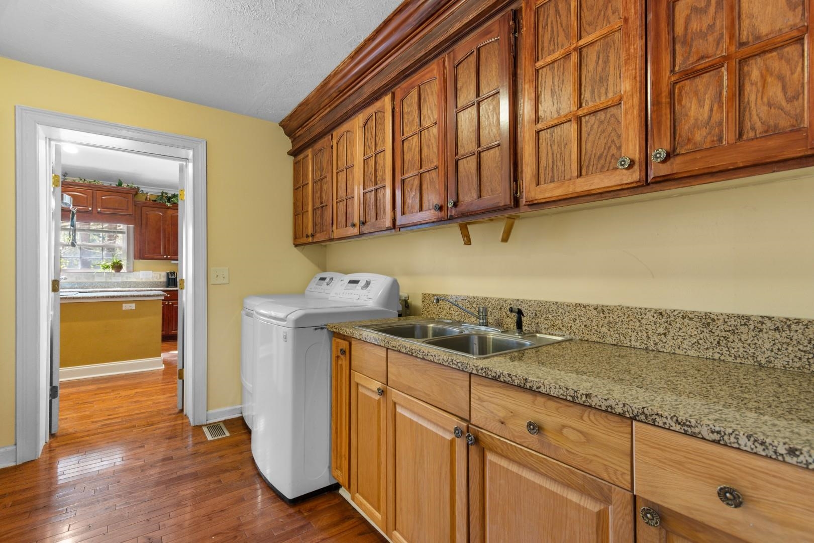 146 University Dr. Property Photo 38