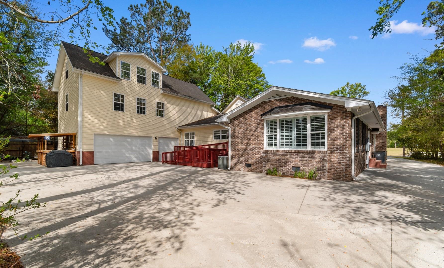 146 University Dr. Property Photo 41