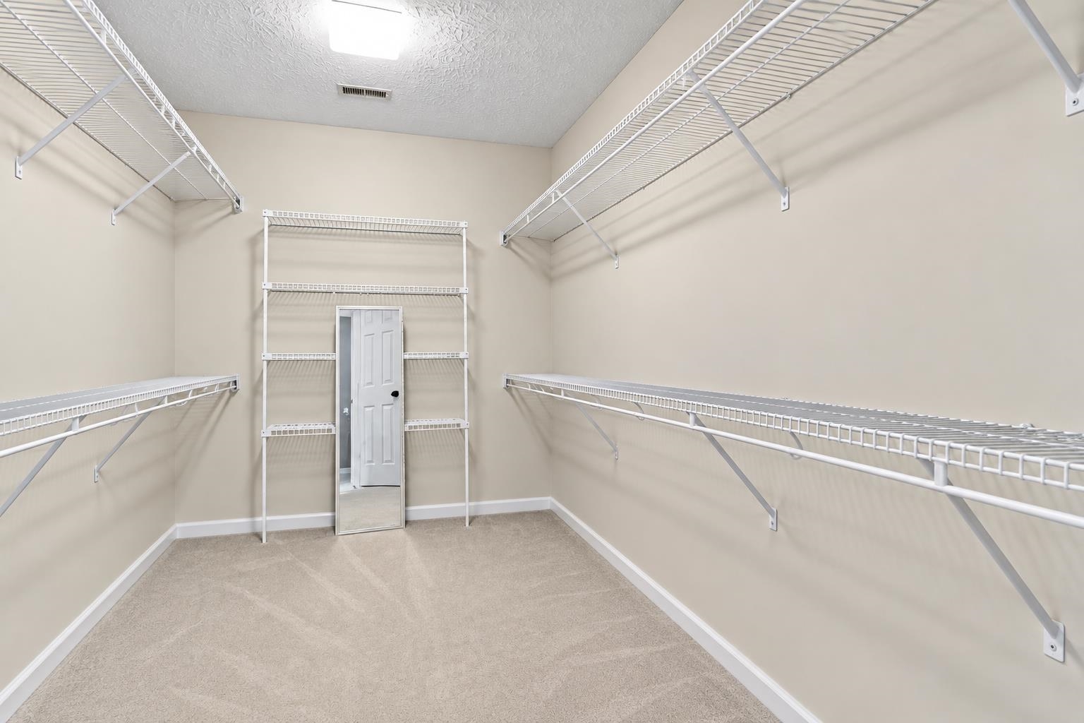 1142 Club Circle Dr. Property Photo 29