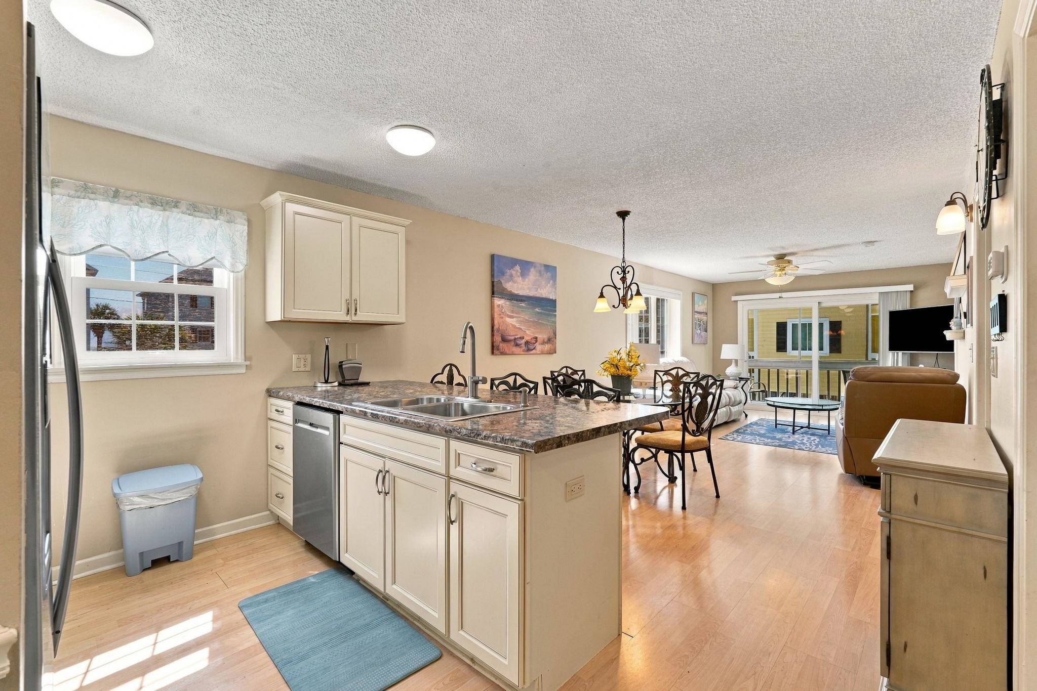 1425 N Waccamaw Dr. Property Photo 3