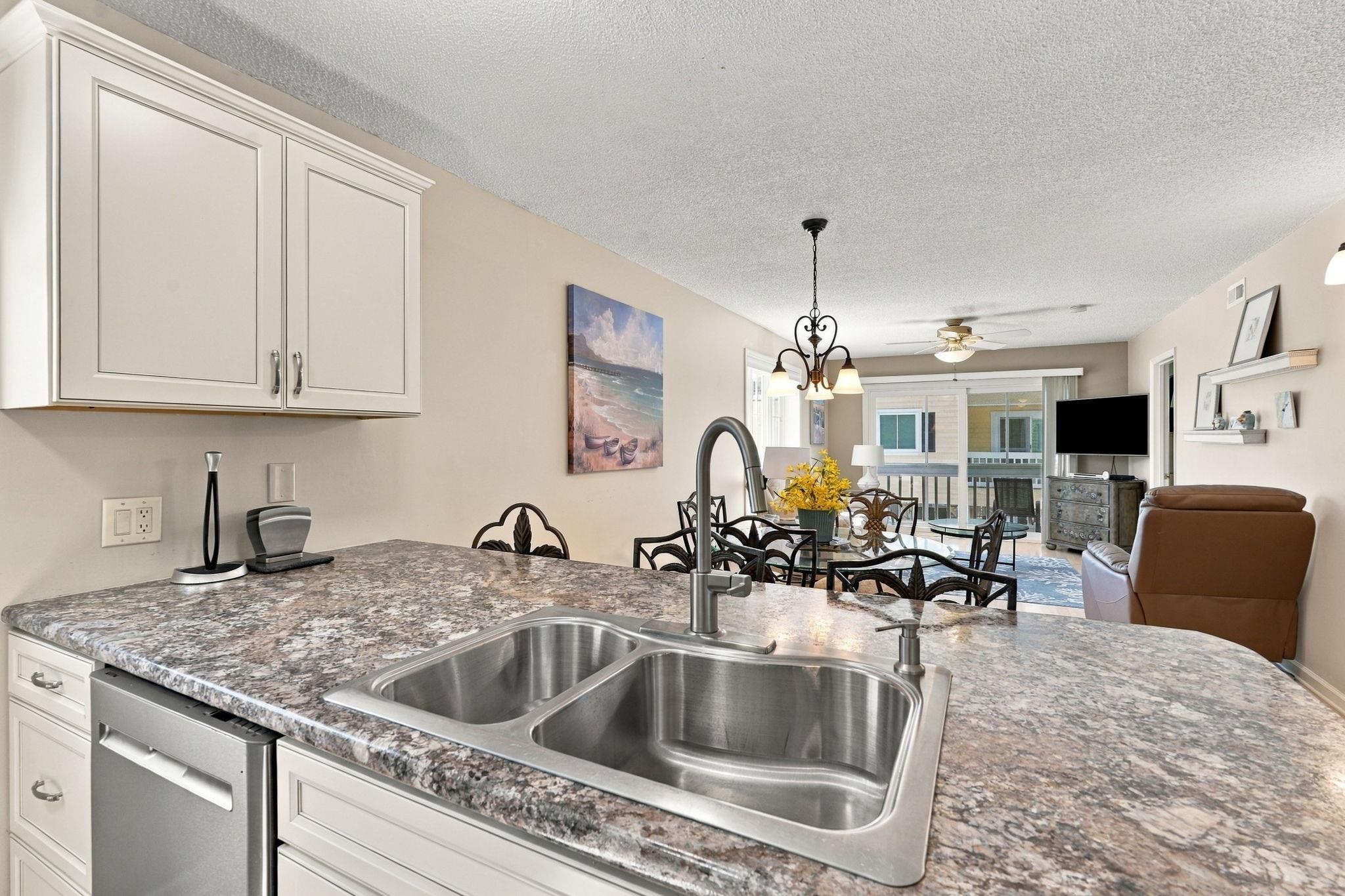 1425 N Waccamaw Dr. Property Photo 6