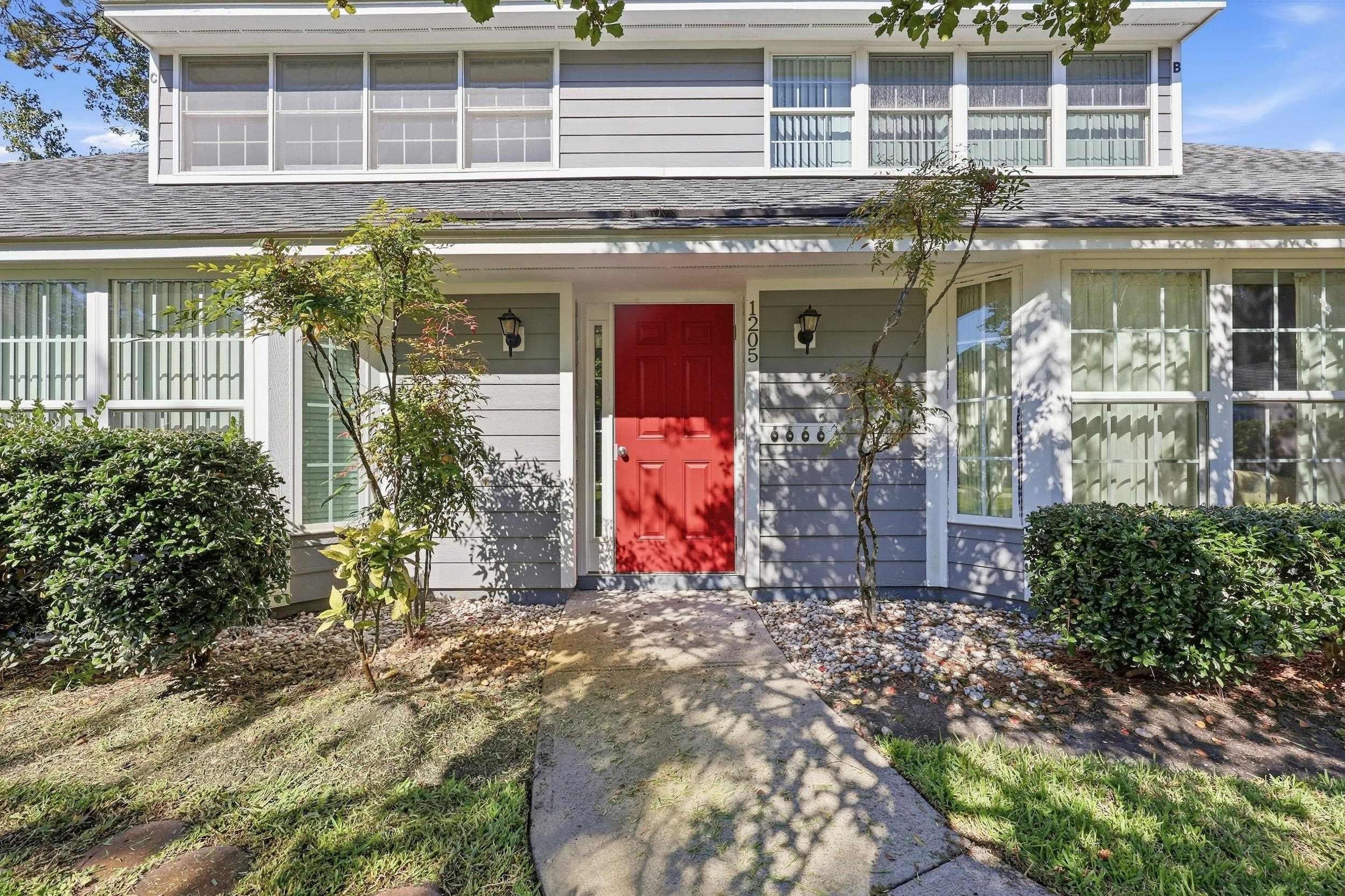1205 Tiffany Ln. Property Photo 1