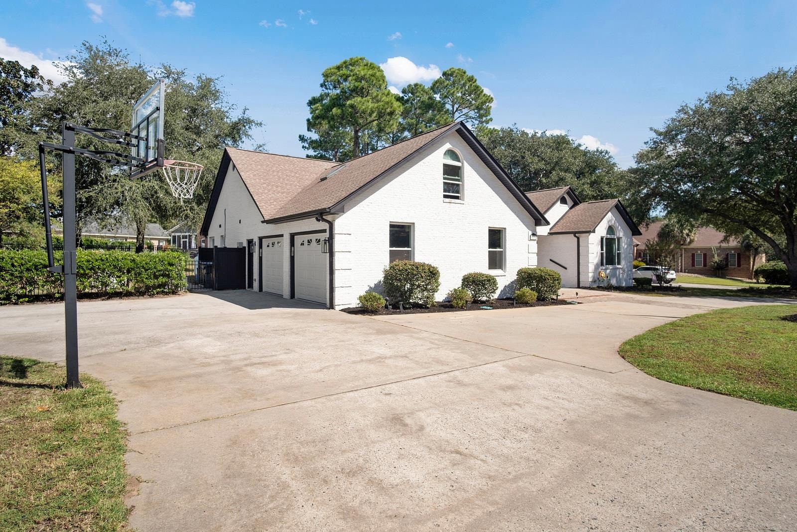 3099 Kings Ct. Property Photo 1