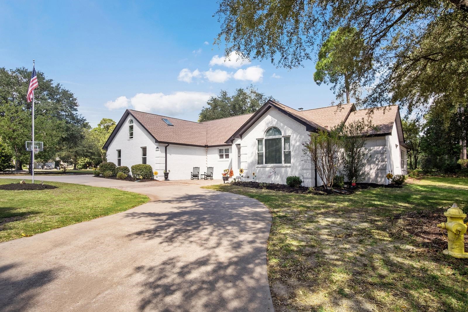 3099 Kings Ct. Property Photo 6