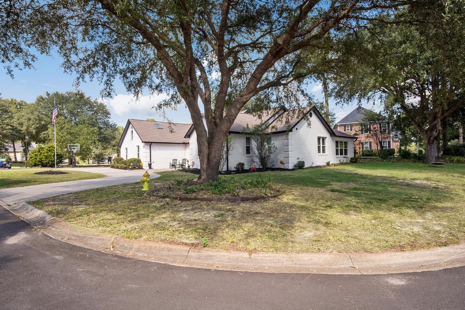 3099 Kings Ct. Property Photo 7