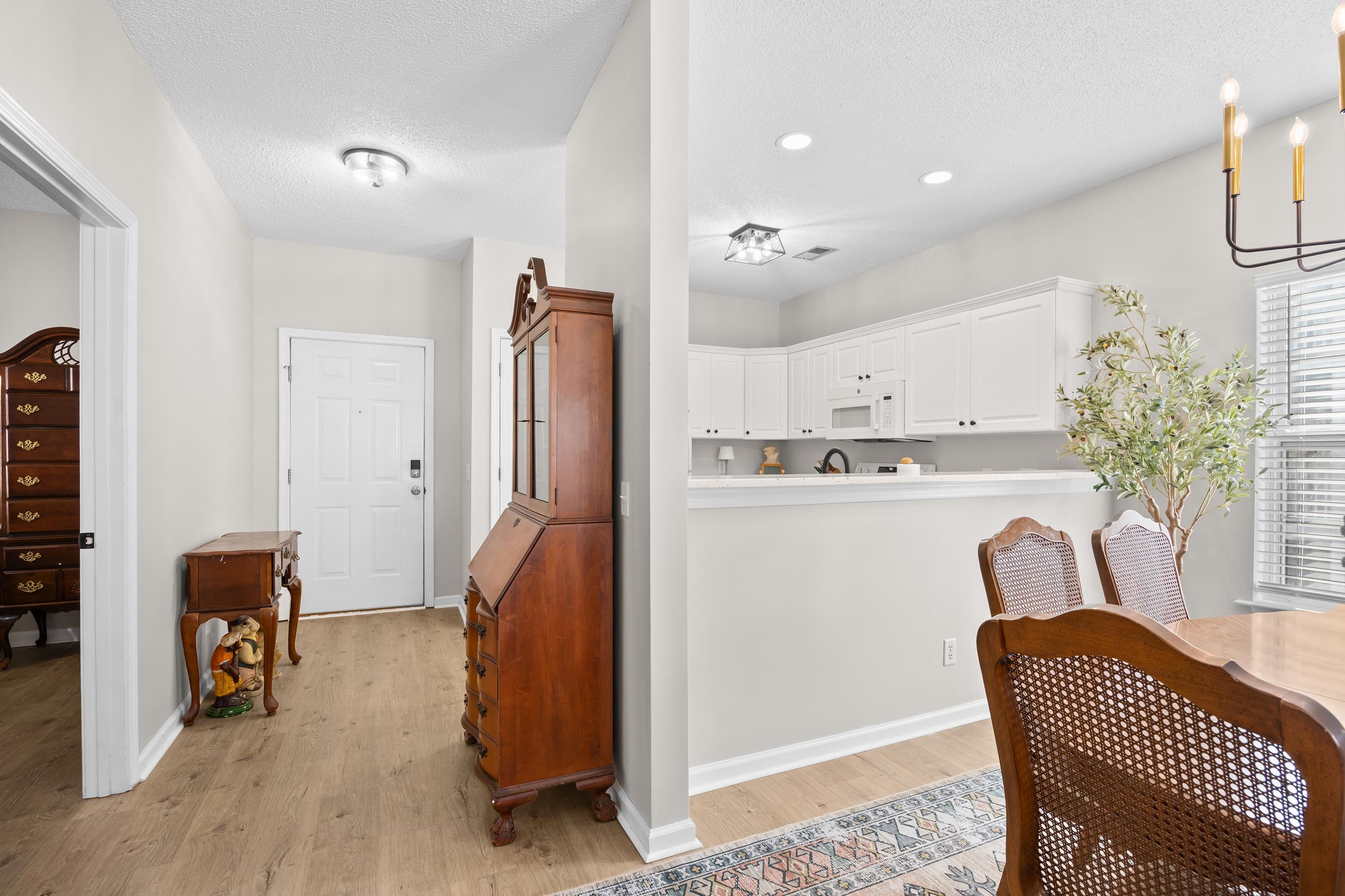 2030 Cross Gate Blvd Property Photo 6