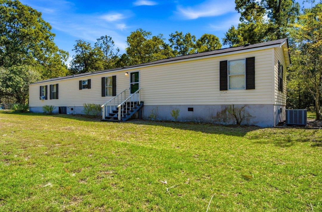 1141 White Oak Ln. Property Photo 1