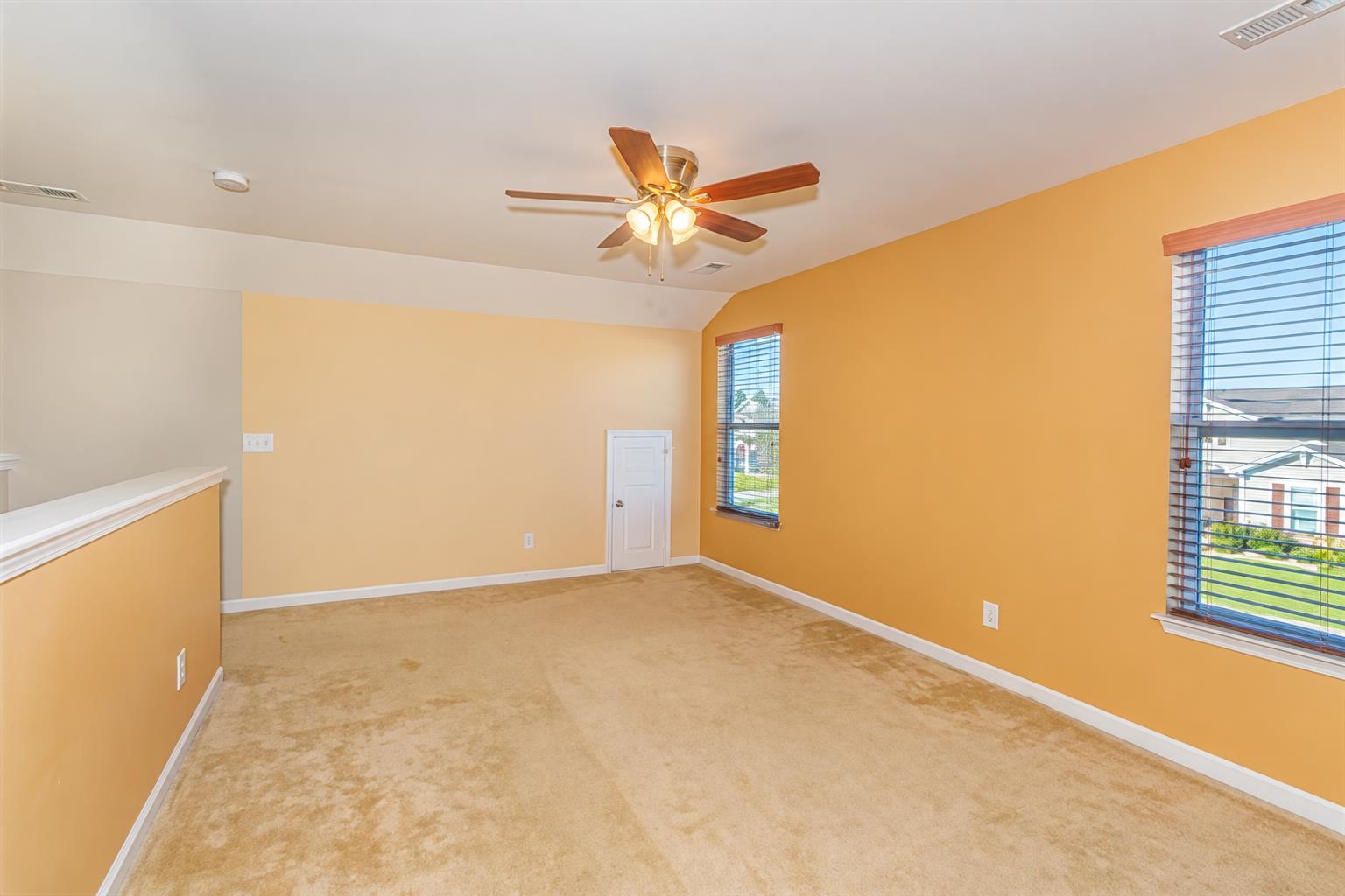 348 Lochmoore Loop Property Photo 37