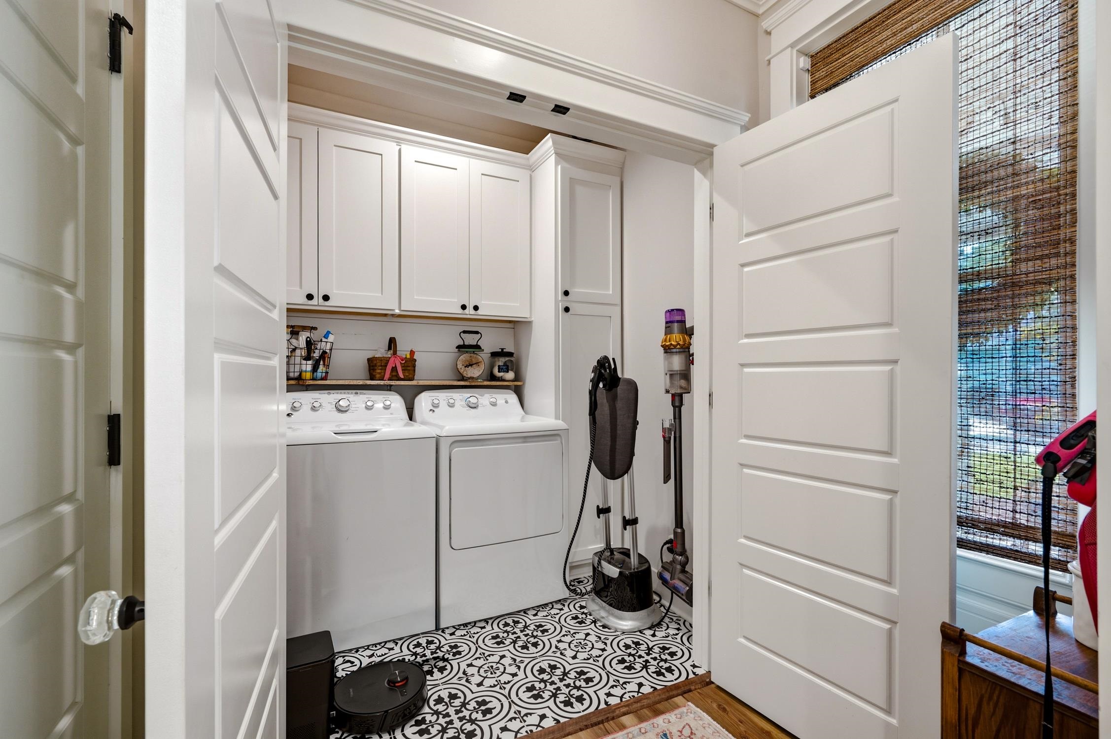 425 Greenwich Dr. Property Photo 37