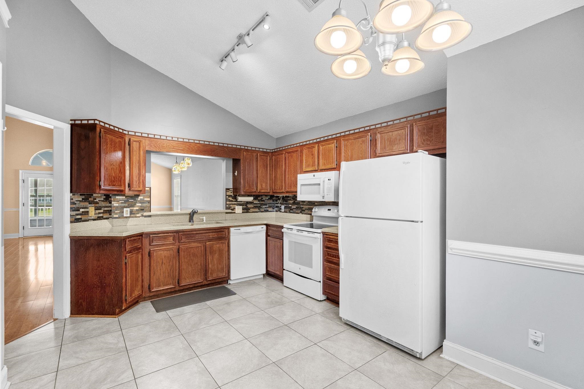 910 Knoll Dr. Property Photo 7