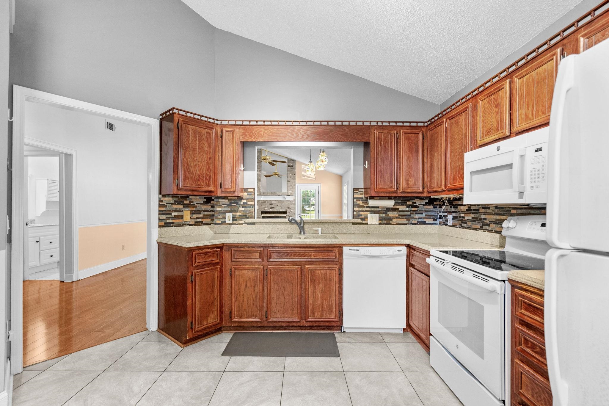 910 Knoll Dr. Property Photo 8
