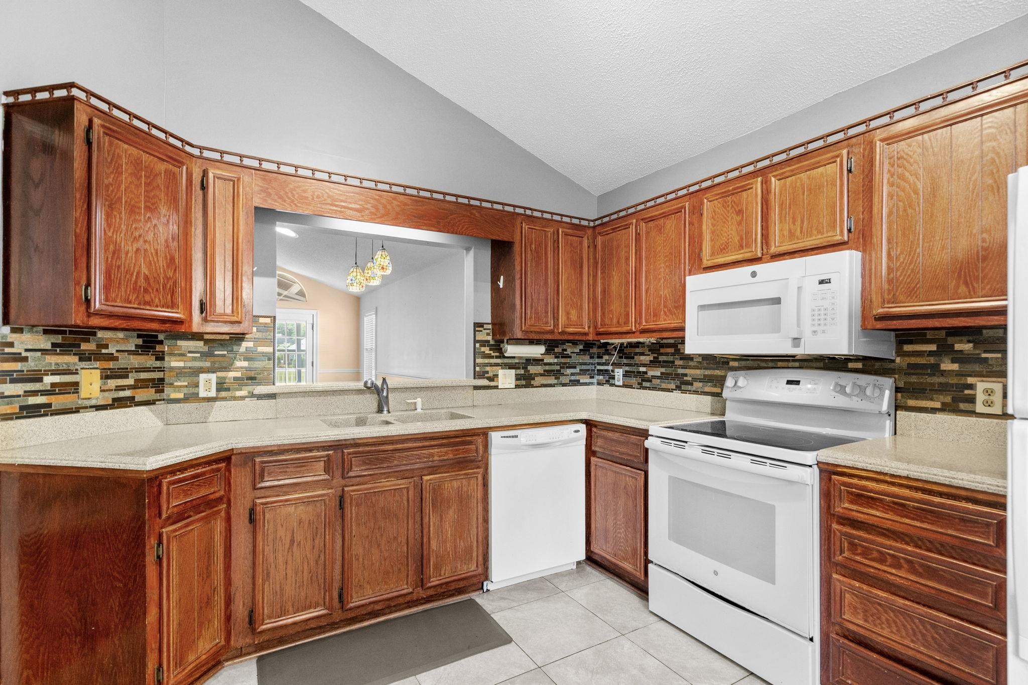 910 Knoll Dr. Property Photo 9