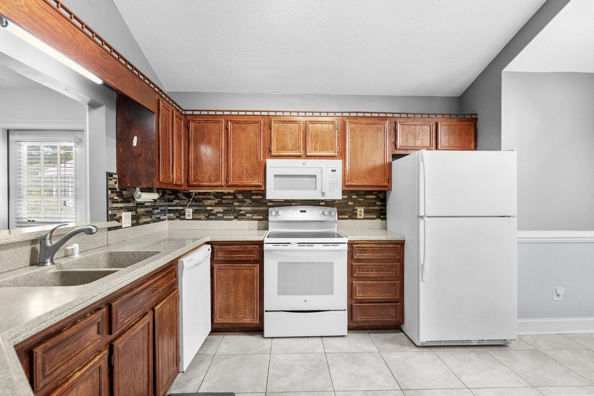 910 Knoll Dr. Property Photo 10