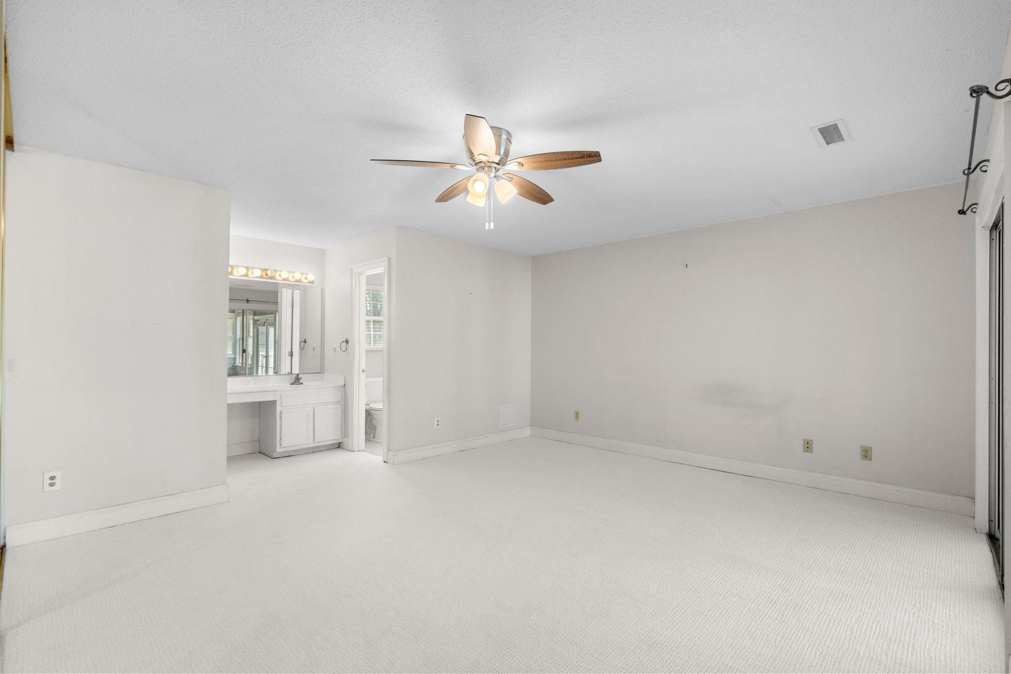 910 Knoll Dr. Property Photo 19