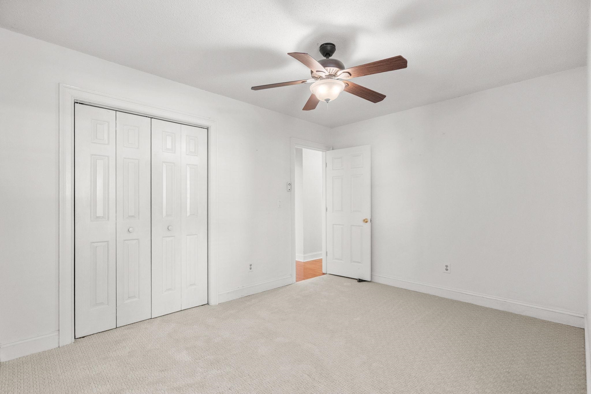 910 Knoll Dr. Property Photo 28