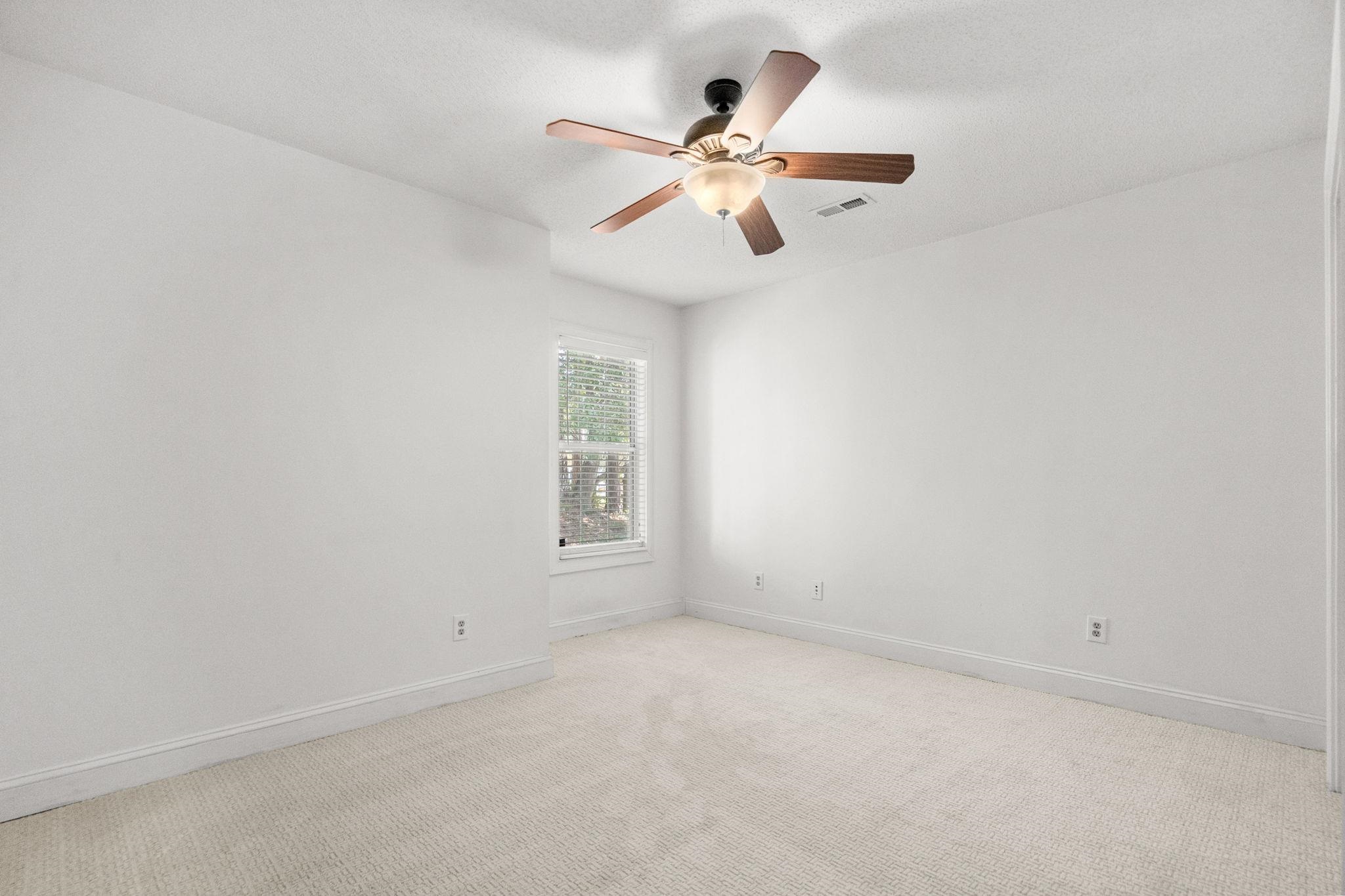 910 Knoll Dr. Property Photo 29