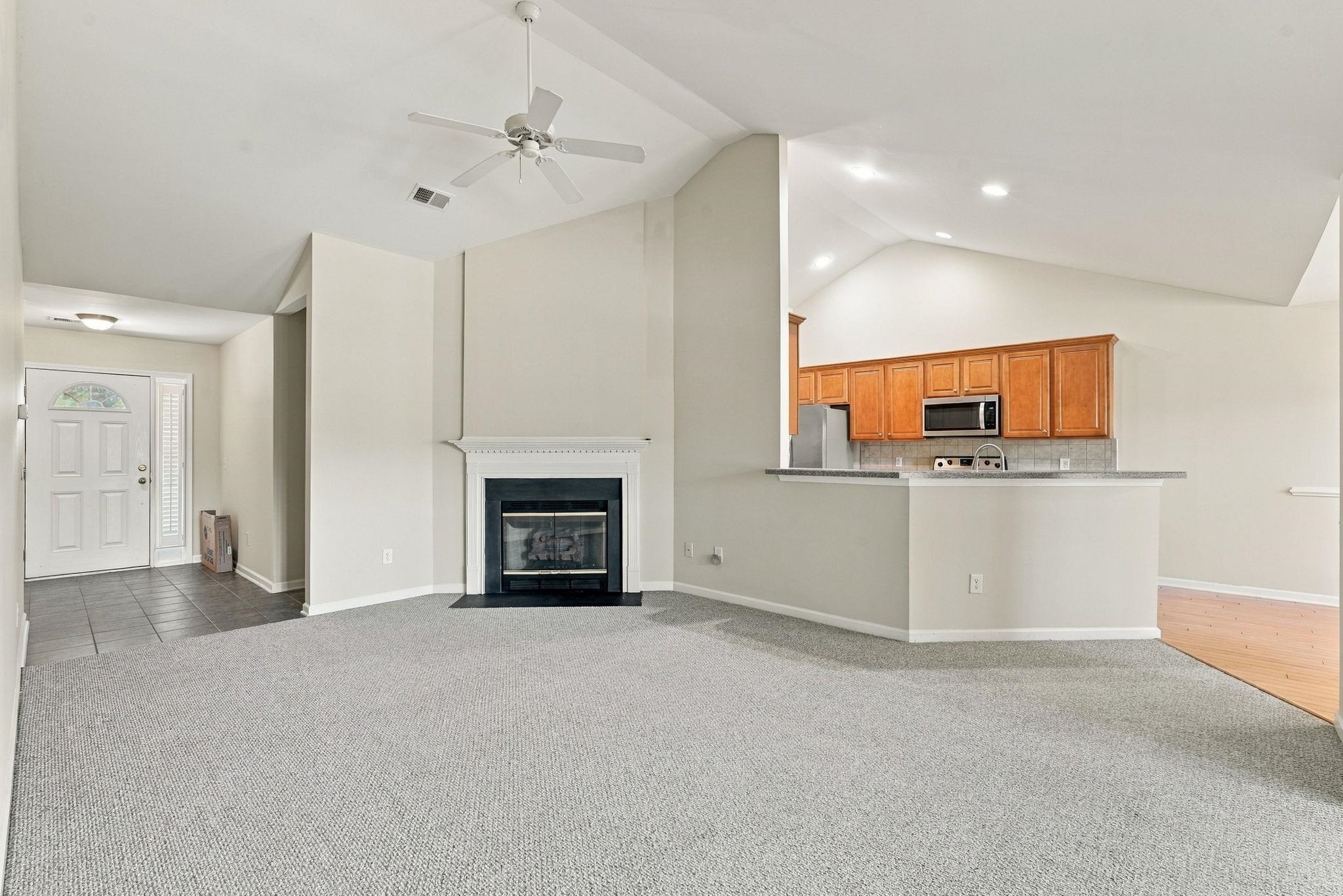 322 Whitchurch St. Property Photo 4