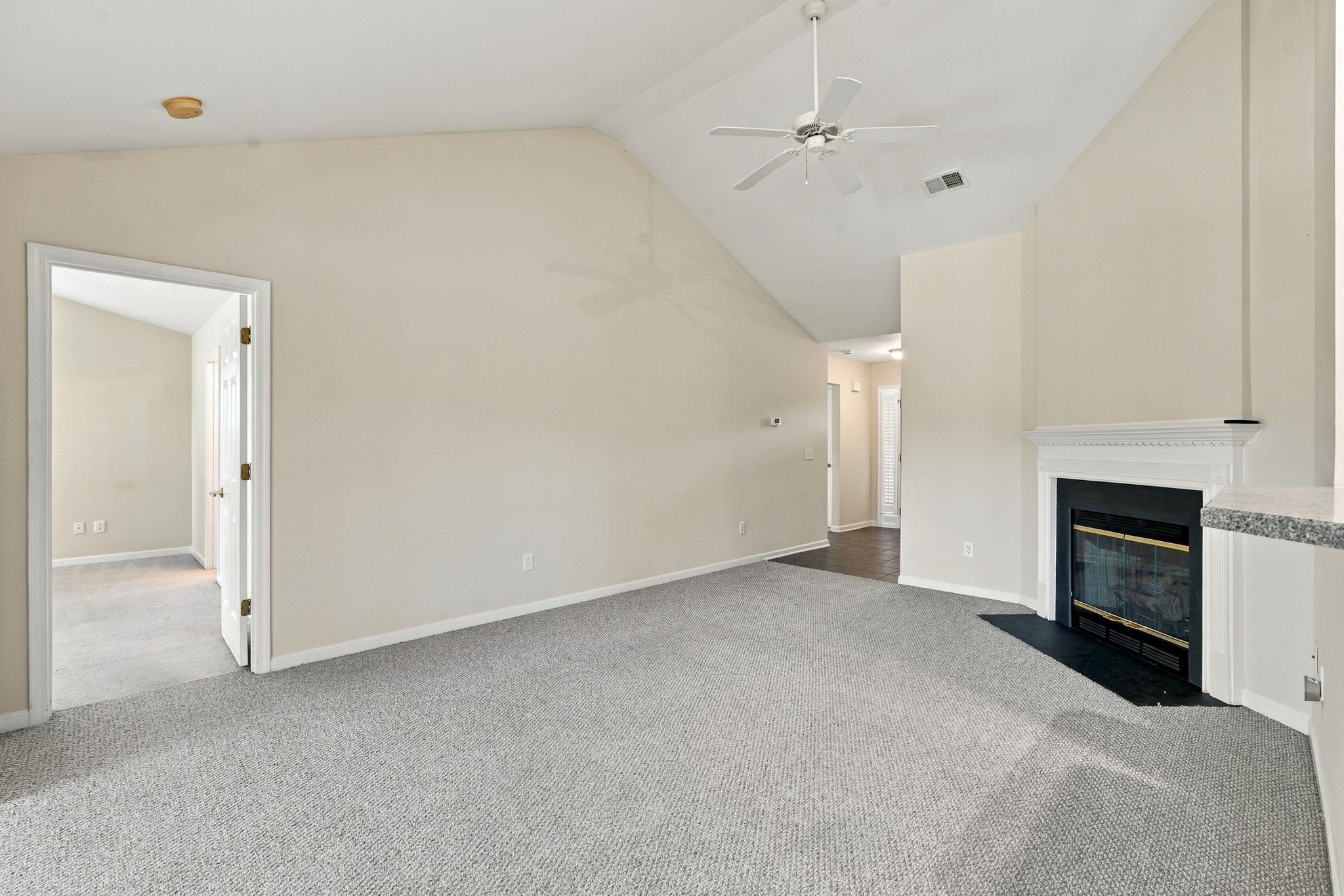 322 Whitchurch St. Property Photo 5