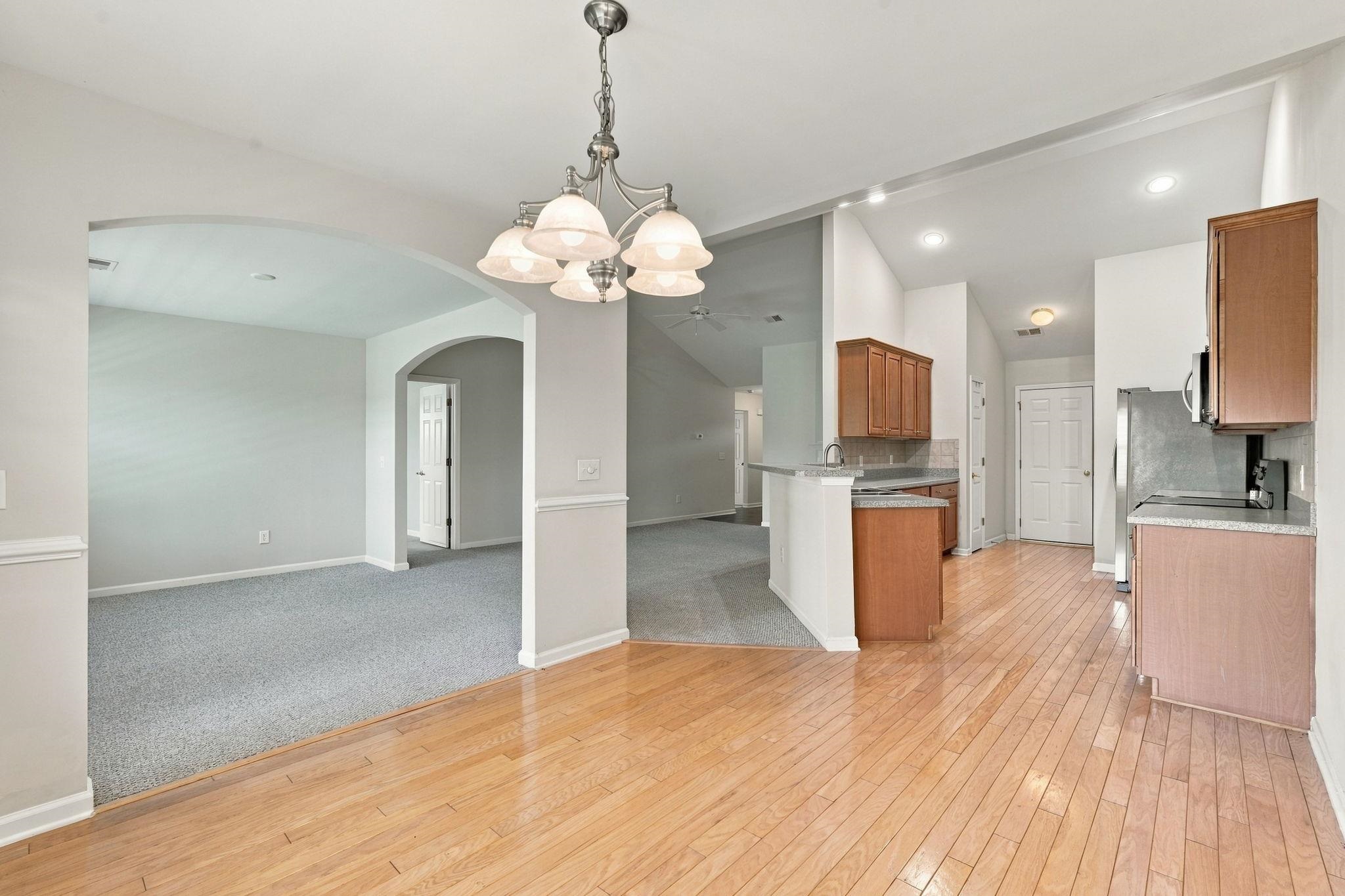 322 Whitchurch St. Property Photo 8