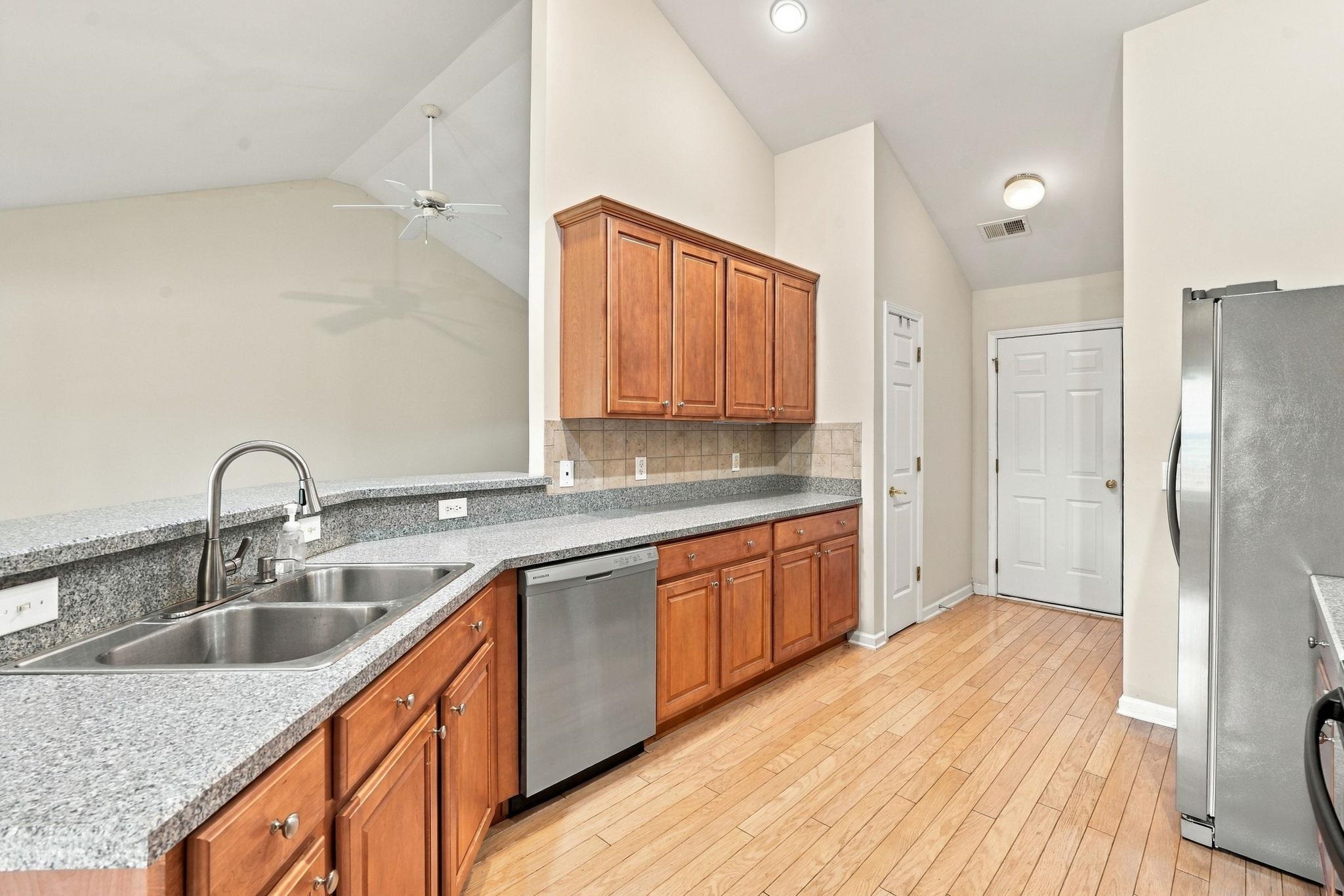 322 Whitchurch St. Property Photo 12