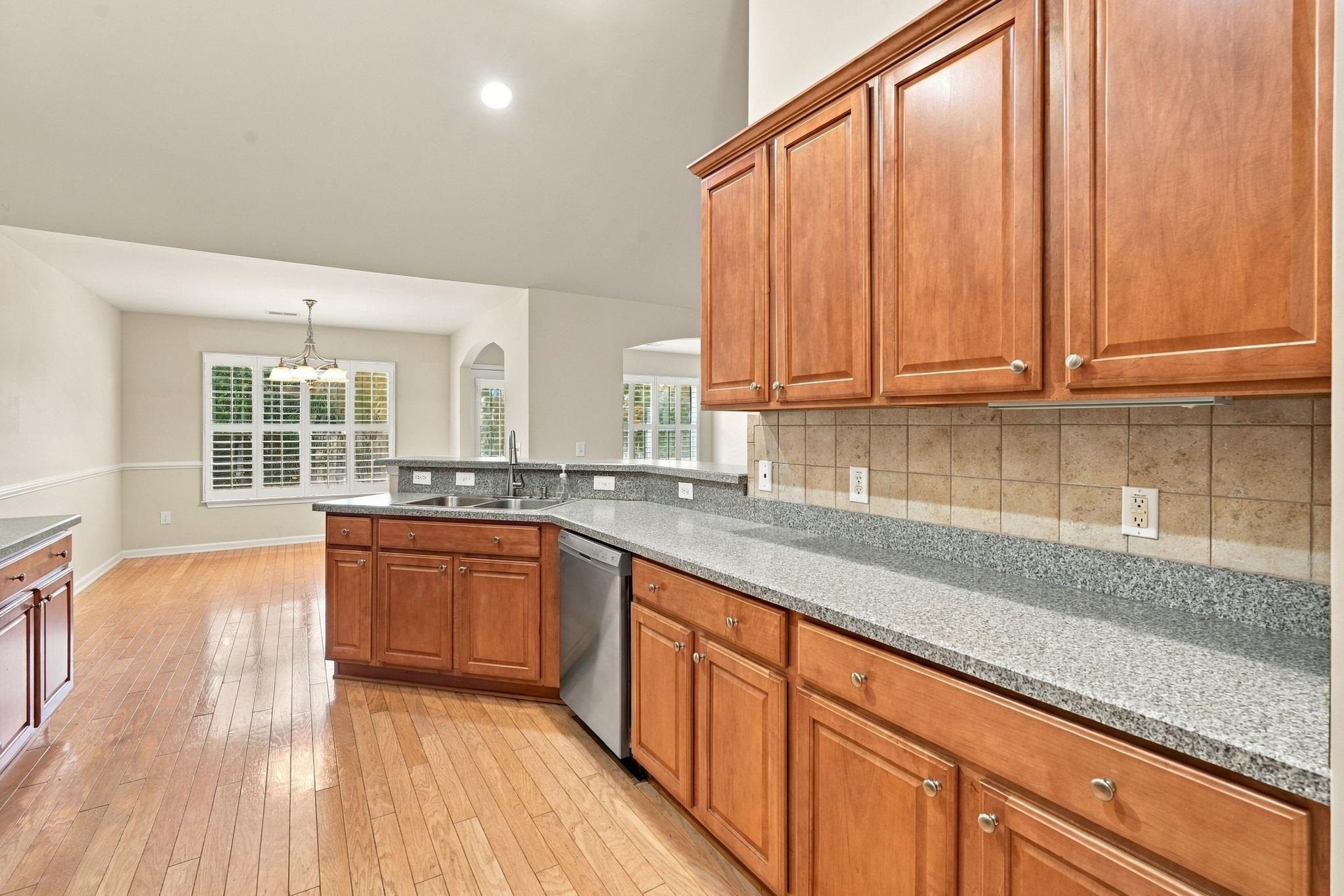 322 Whitchurch St. Property Photo 14