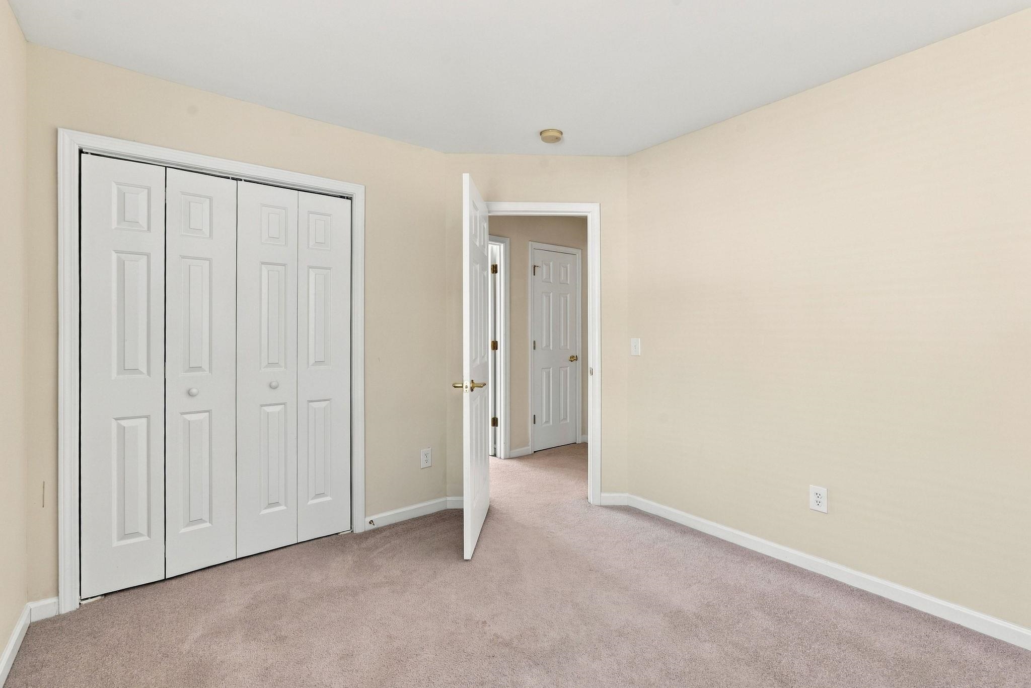 322 Whitchurch St. Property Photo 23