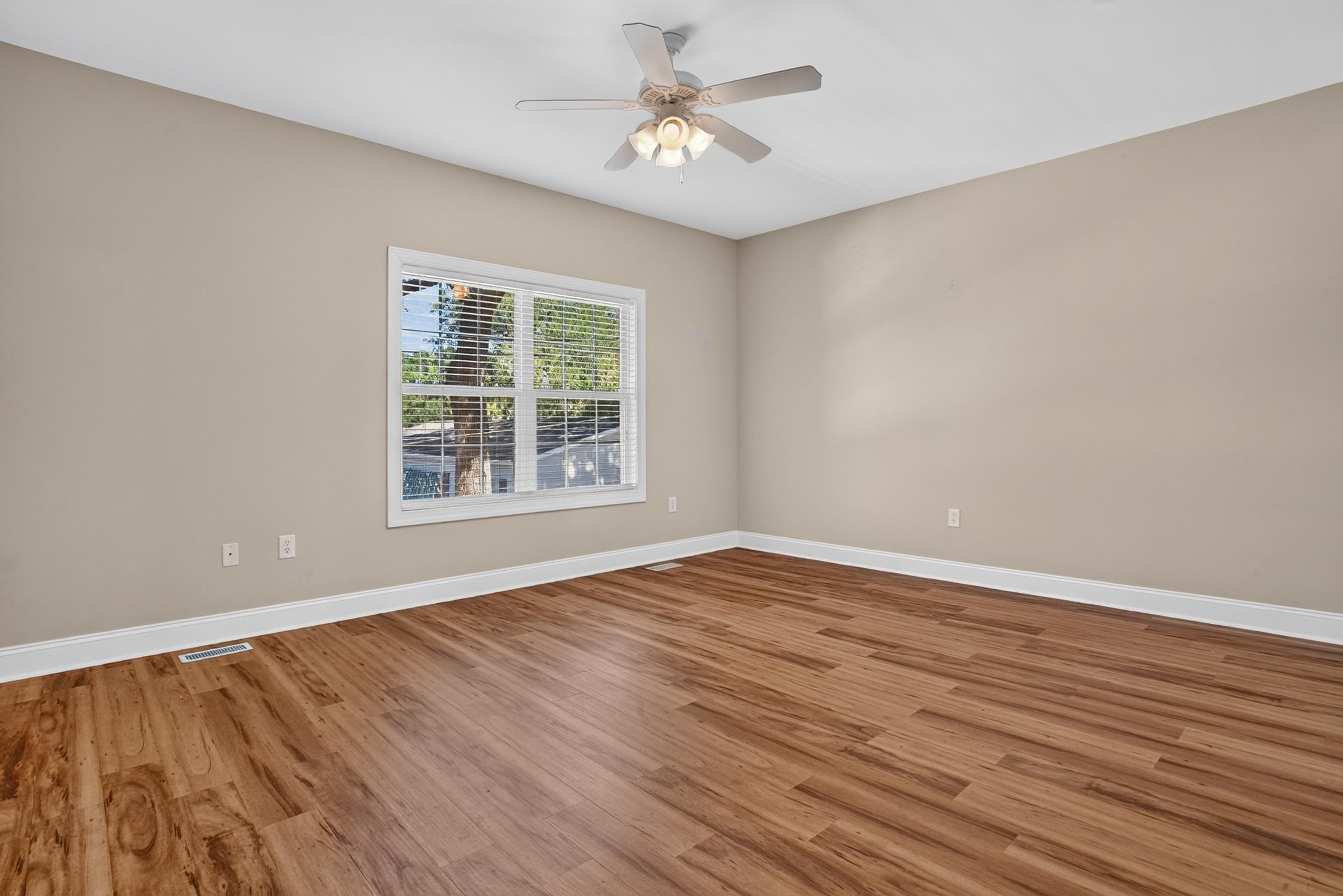 1005 Kelly Ct. Property Photo 12