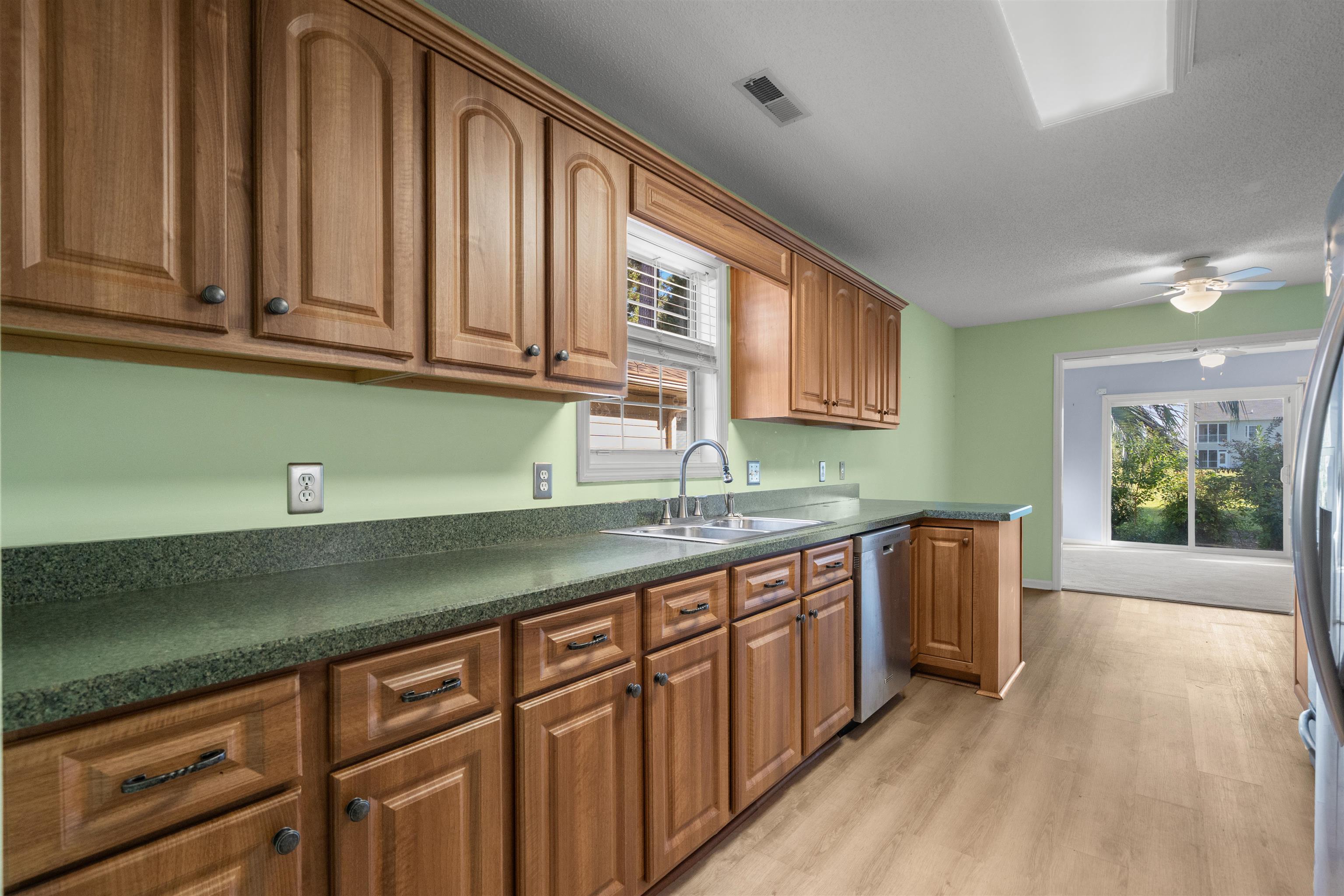 6450 Sweet Gum Trail Property Photo 5