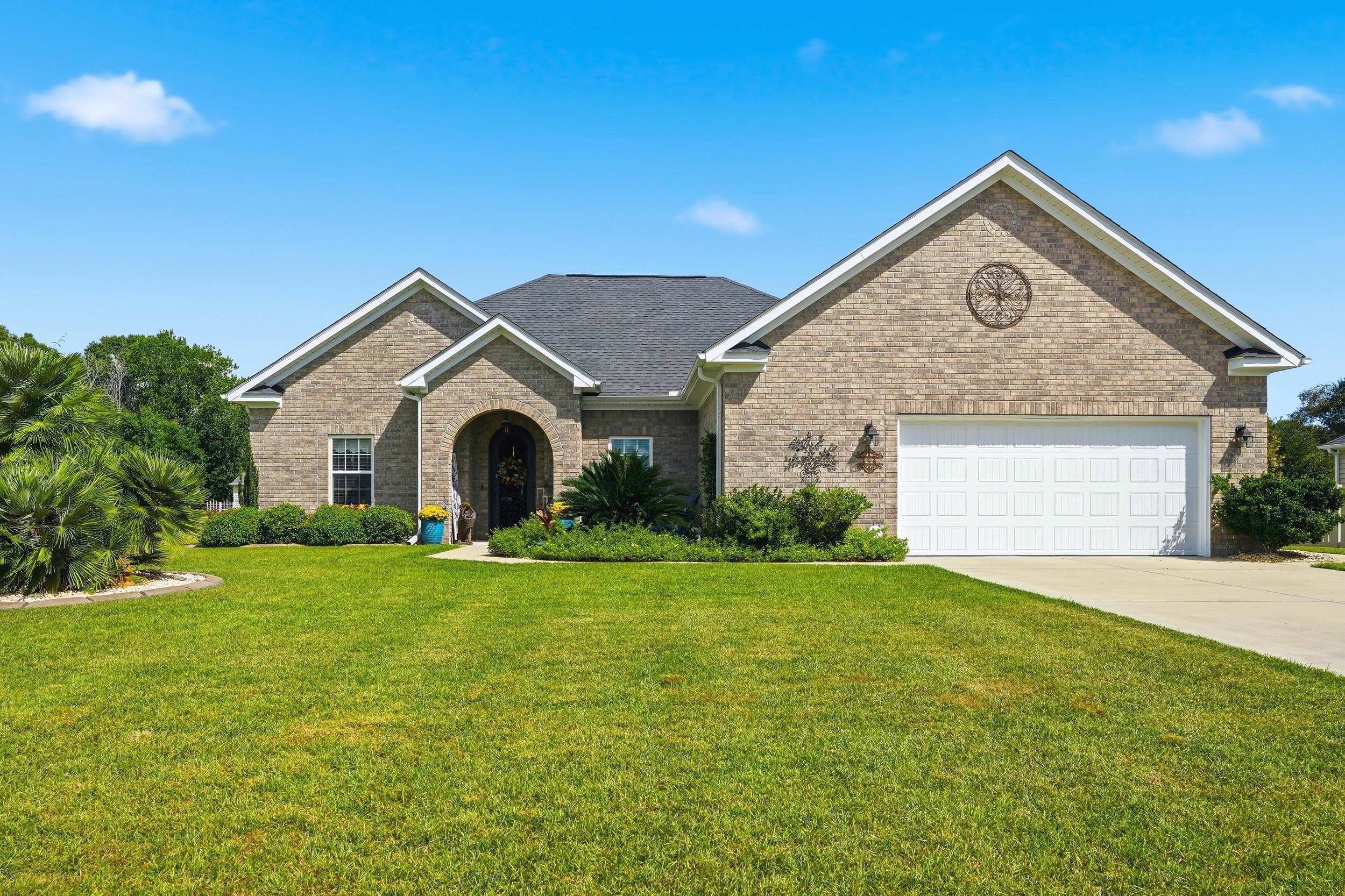 196 Vineyard Lake Circle Property Photo 1