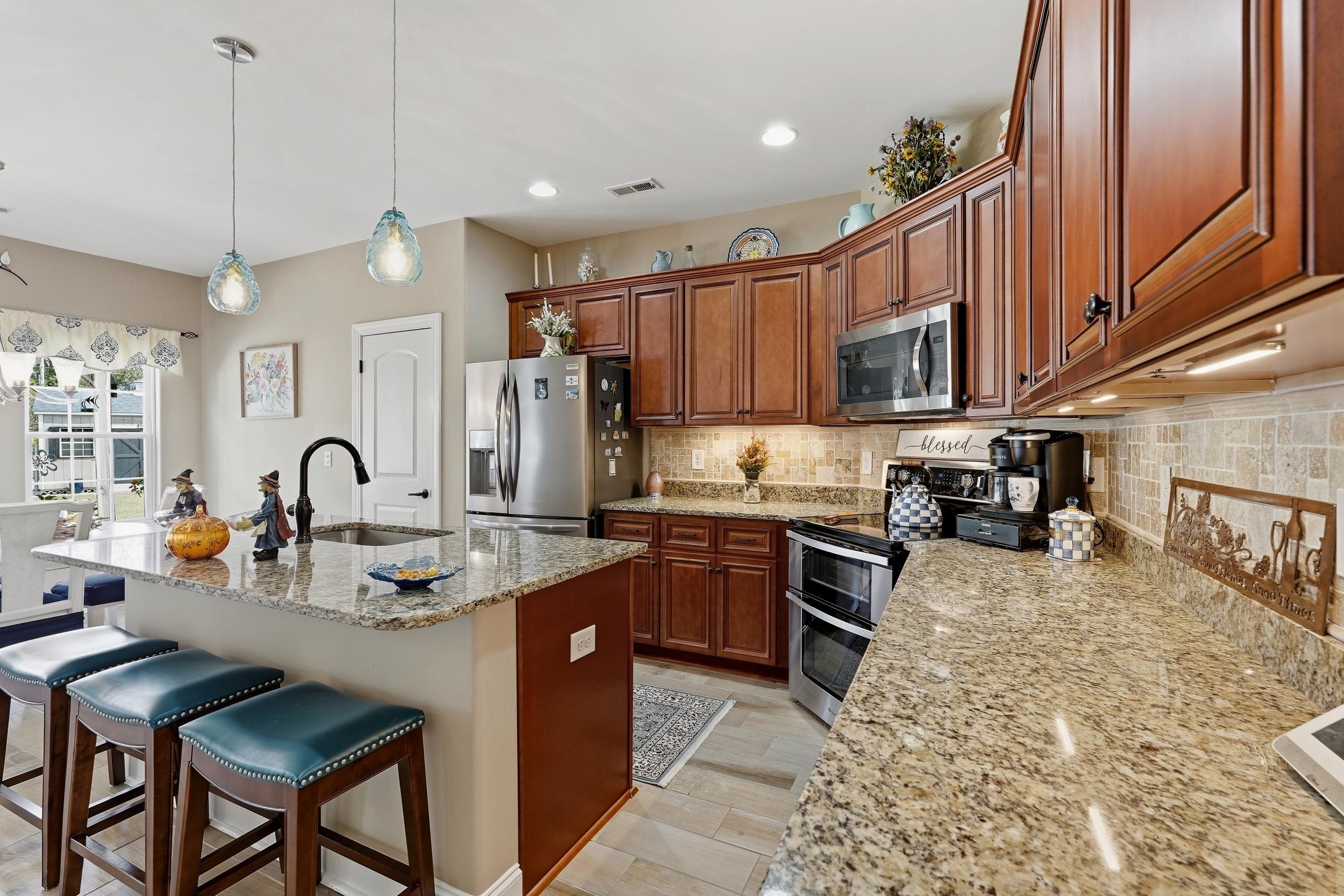 196 Vineyard Lake Circle Property Photo 2