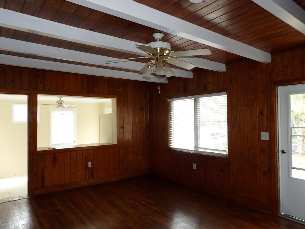 1619 Hillside Dr. S Property Photo 4