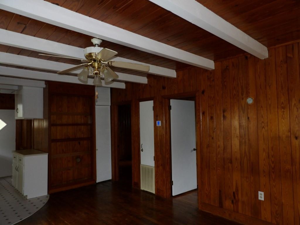 1619 Hillside Dr. S Property Photo 5