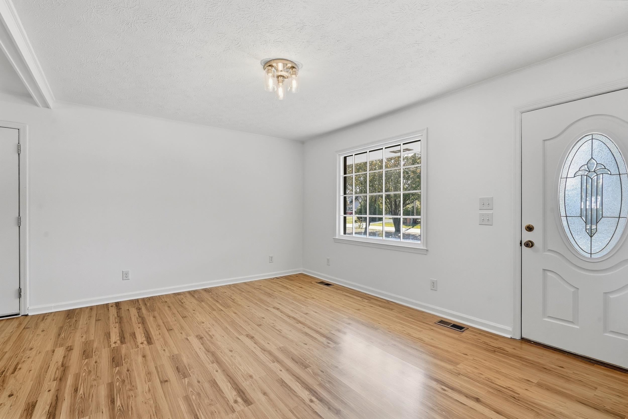 1581 Highway 915 Property Photo 3