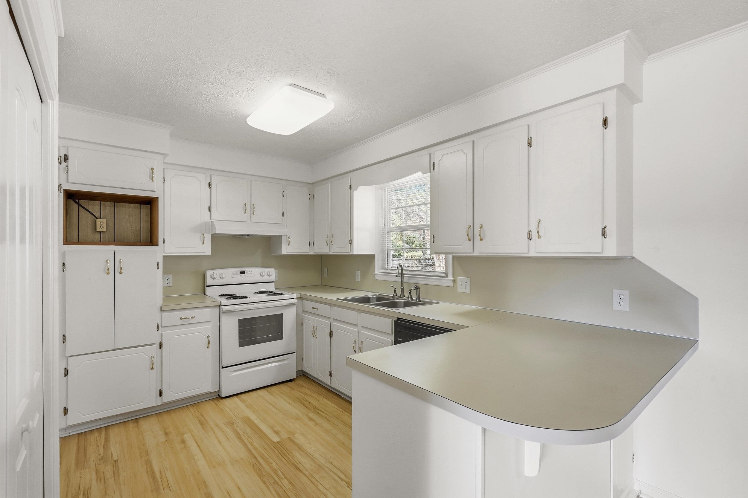 1581 Highway 915 Property Photo 6